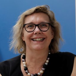 Evelyne De Leeuw
