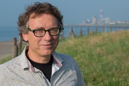 Mindert B. de Vries