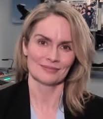 Lesley E Ott
