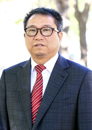 Tongqian Zou