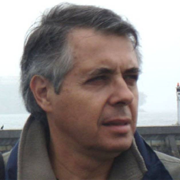 Oscar E. Martínez