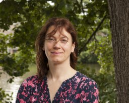 Elizabeth L Rylott