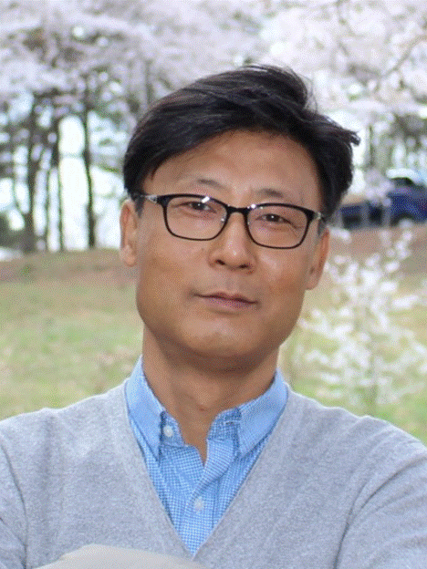 Hee-Seung Lee