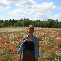 Laura J A van Dijk