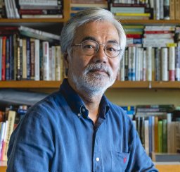 Tsuneo Akaha