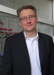 Sebastian L Riedel