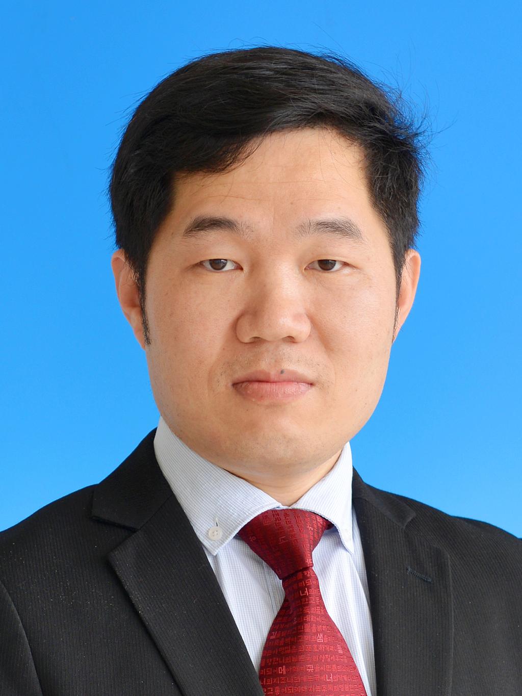 Zhengqian Luo