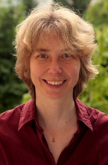 Zsuzsanna Dosztányi