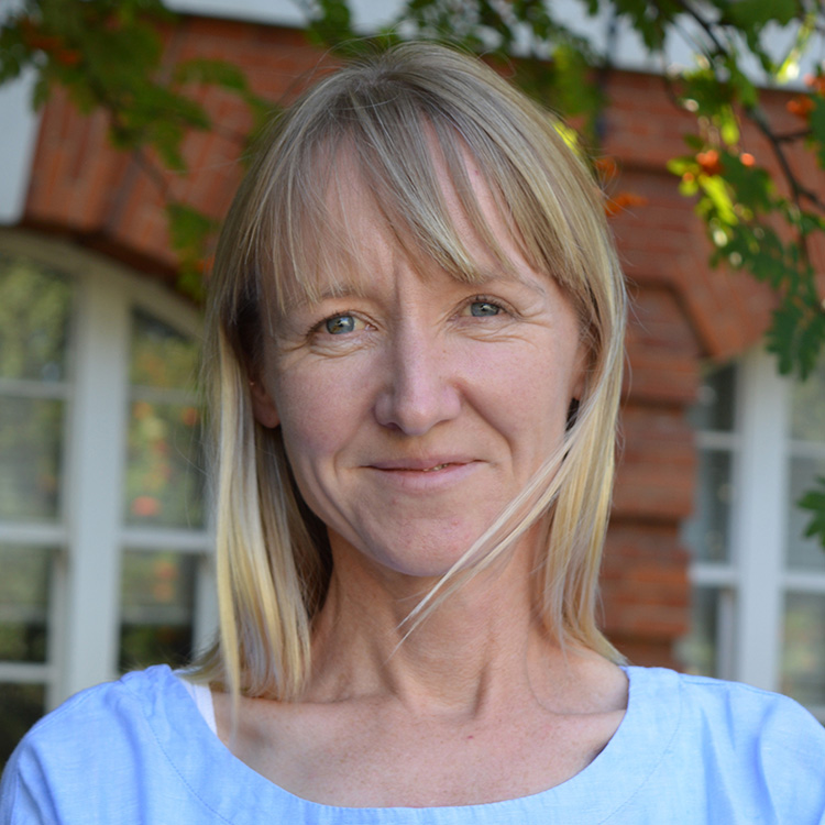 Emma L Veale