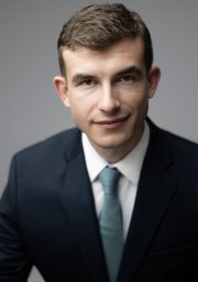Christopher J Magnani