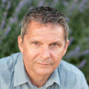 Erik J Thoomes