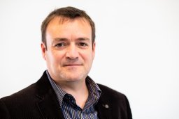 Darren M Evans