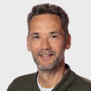 Peter J Simons