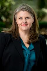 Kristi L Holmes