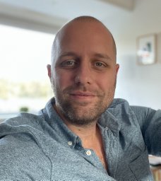 Eelke M Bos