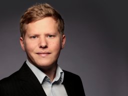 Simon M Breil