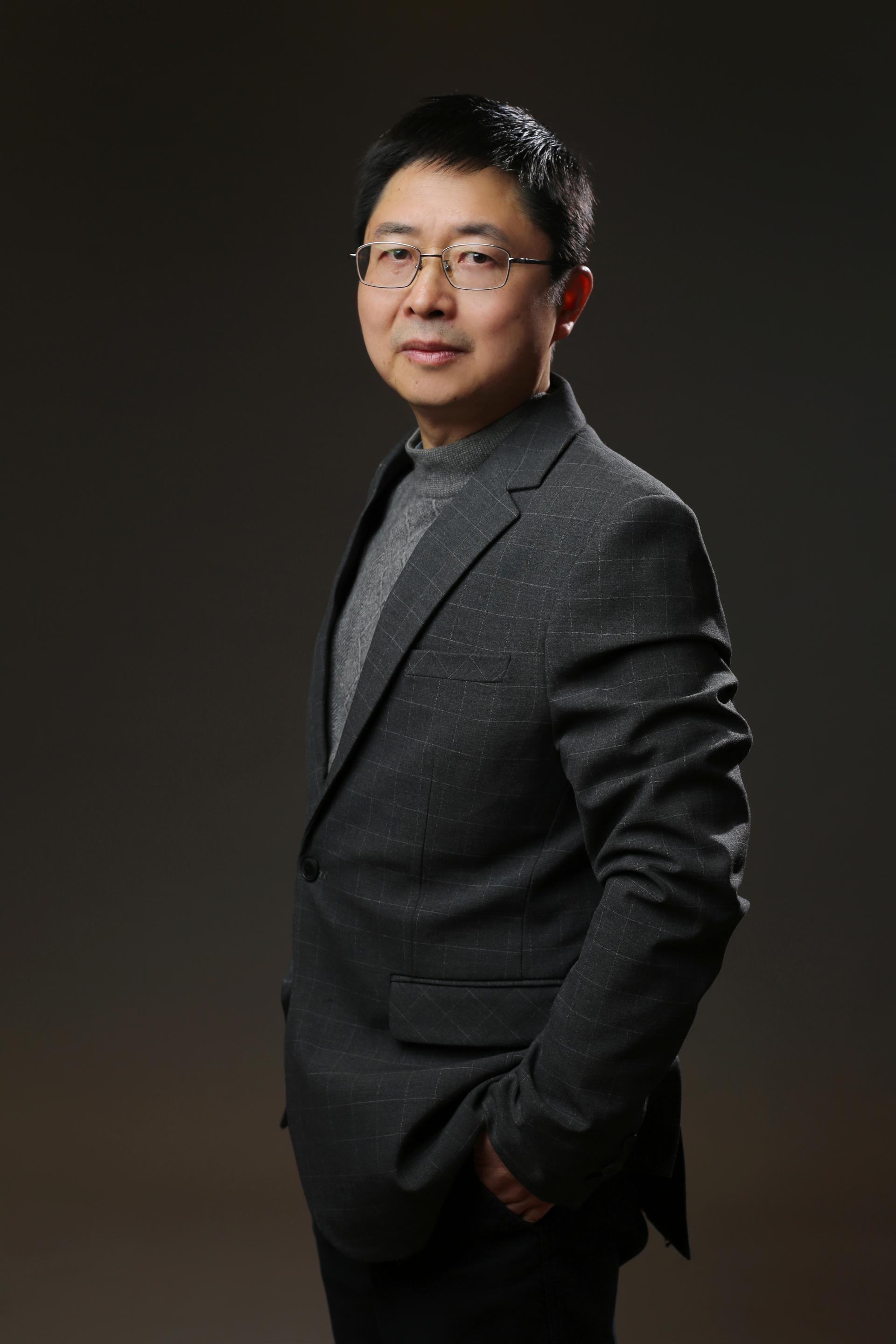 Yibing Shi