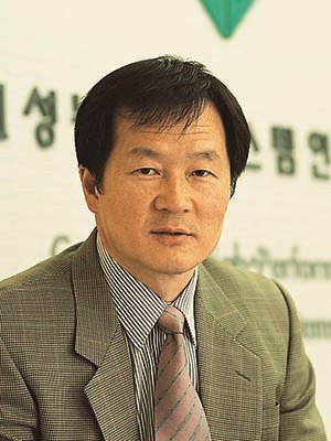Chong-Min Kyung