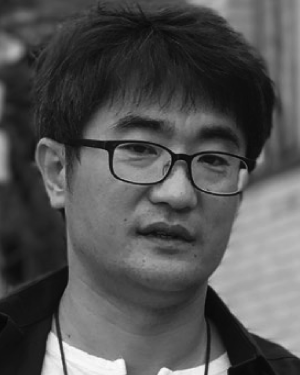 Eui-Hong Hwang