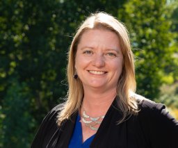 Lisa J Faust