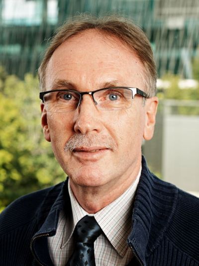 Ian W Turner