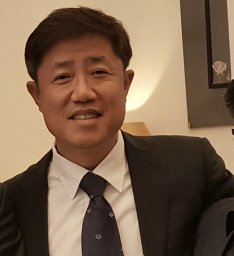 Yong-Seok Jee