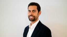 James R Fernando