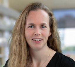 Evelien M Bunnik