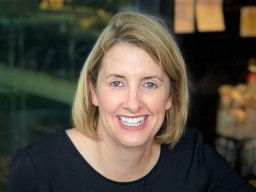 Carolyn R Broderick