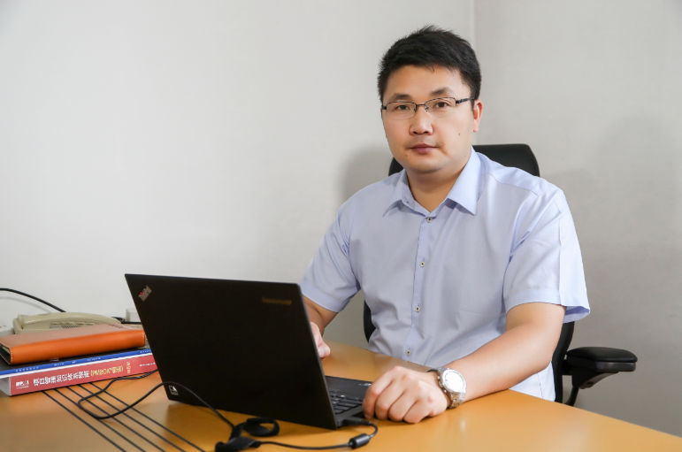 Zhengguo Hu