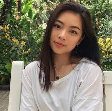 Kimberly a Marshall