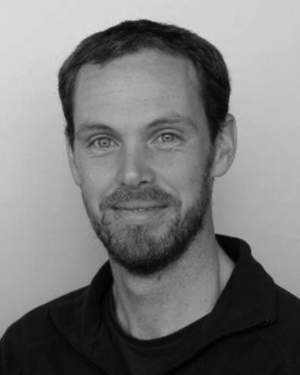 Ian R Hooper