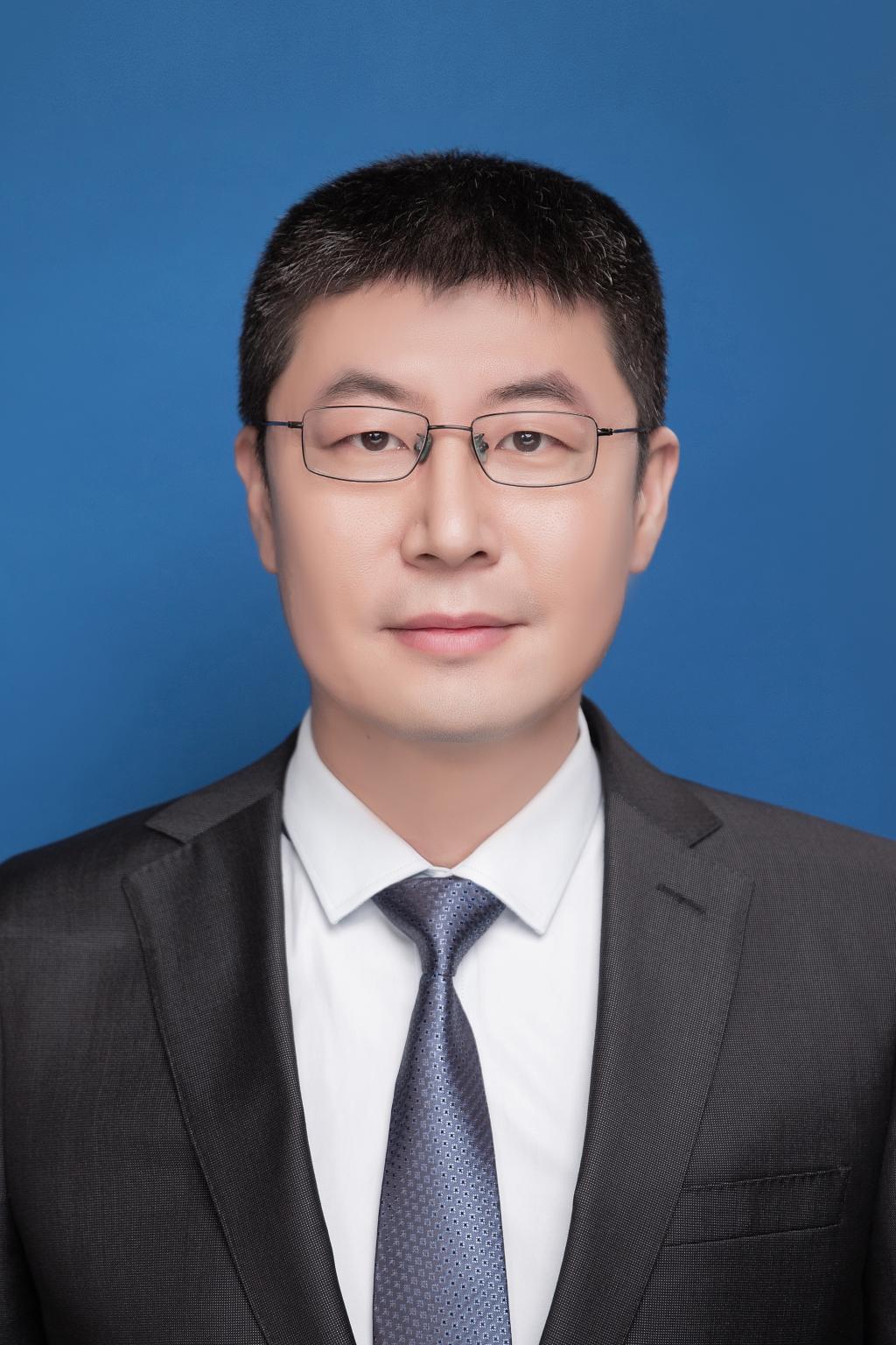 Xinfeng Hu