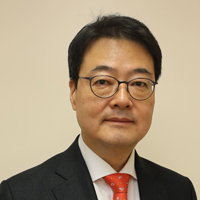 Jong Woong Park
