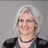 Emmanuelle Peters