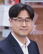 Yong-Seok Lee