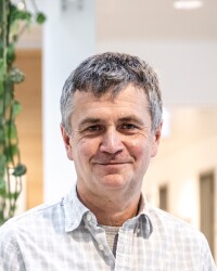 Jozsef L Csicsvari