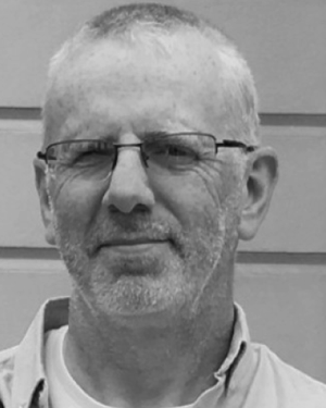 Ian R Mcchesney