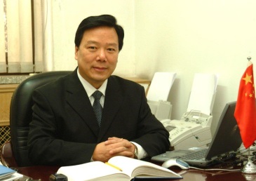 Yibin Hou