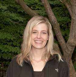 Amanda J Moehring