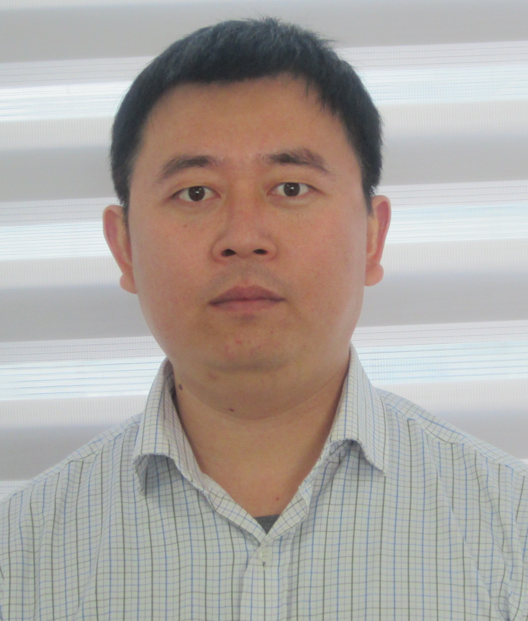 Yibin Zhuang