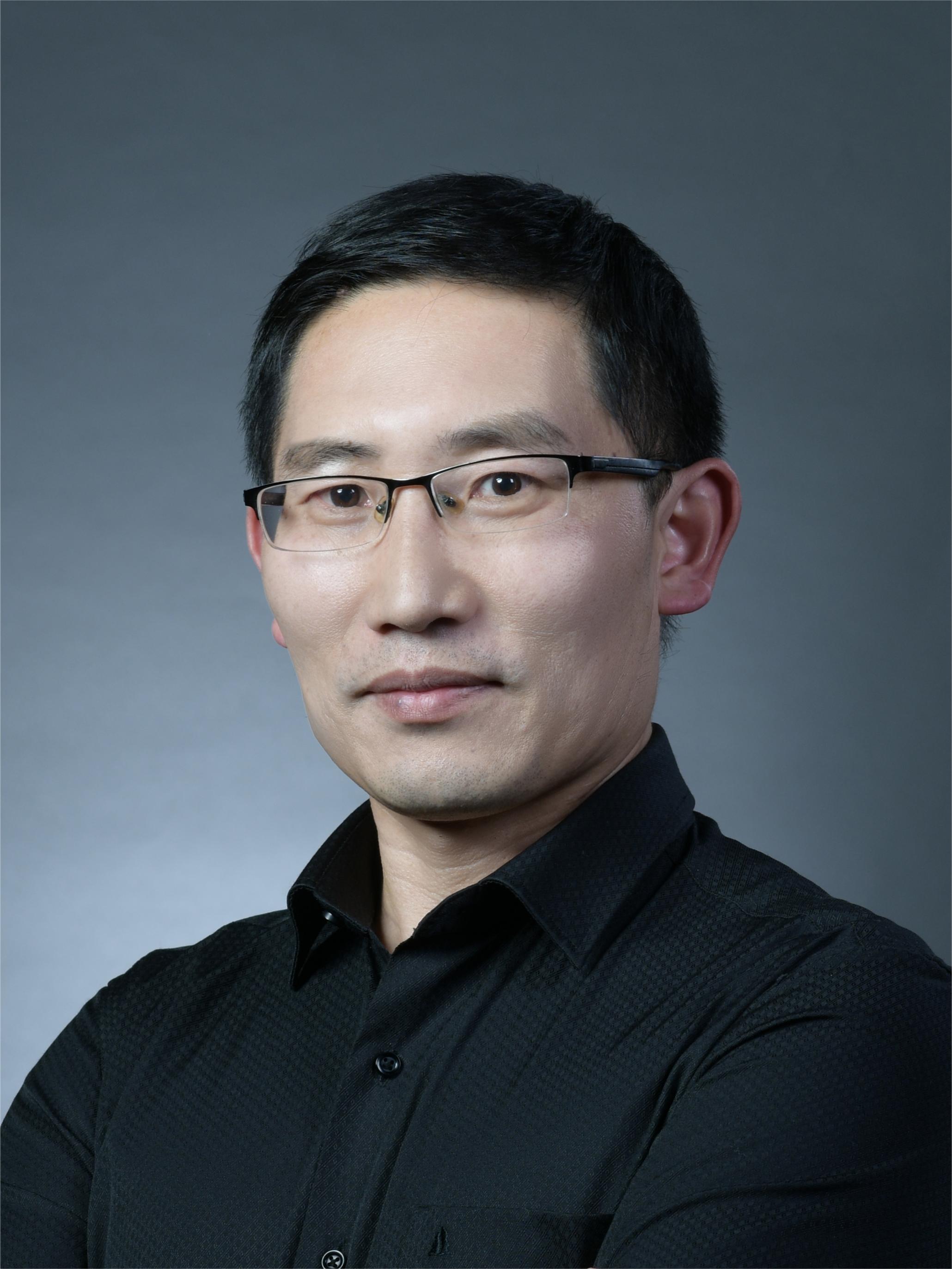 Xiaobin Huang
