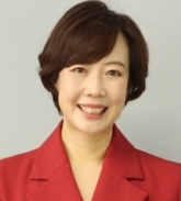 June-Yi Lee