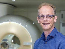 Matthias J P van Osch