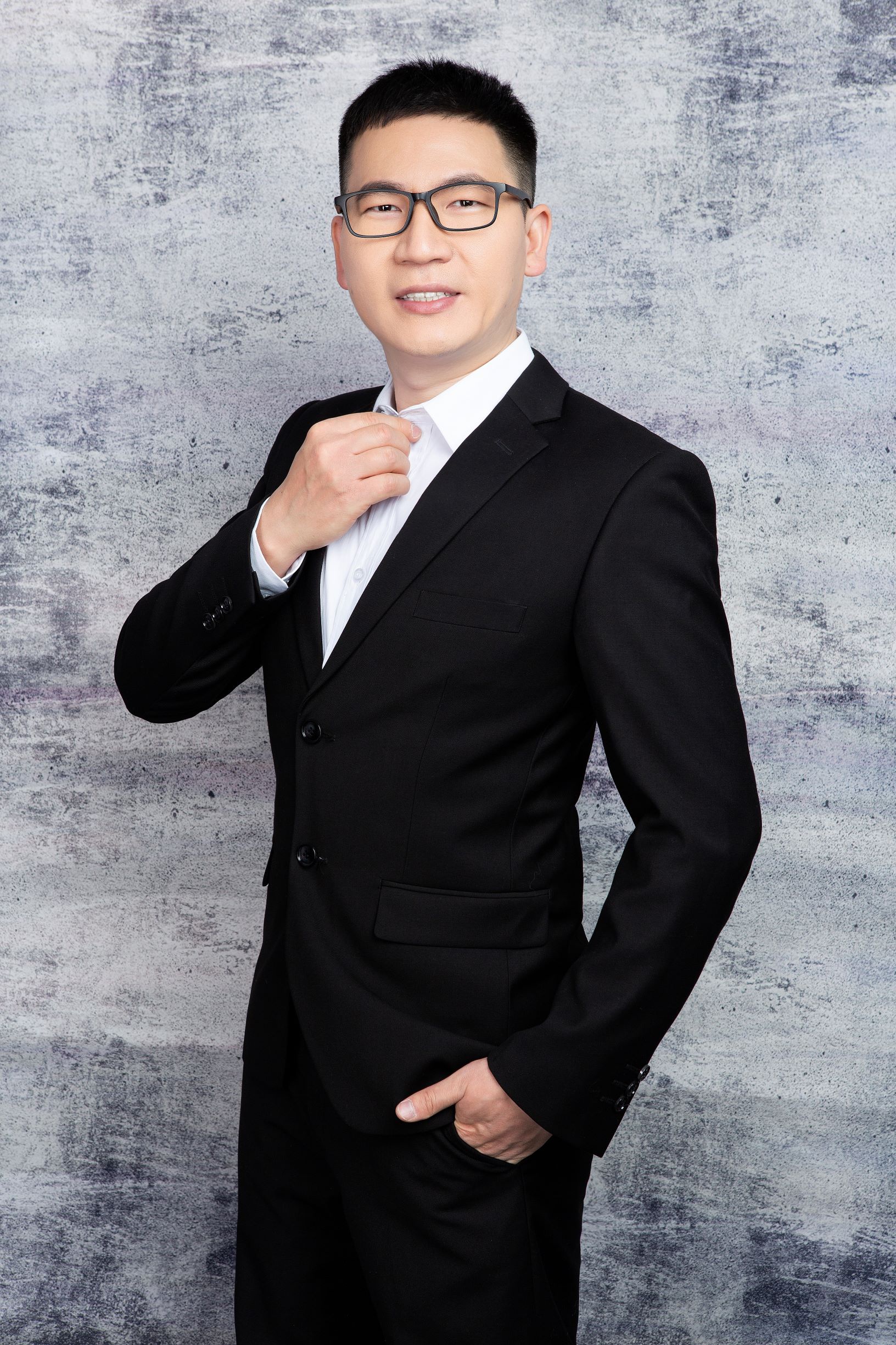 Guowu Huang