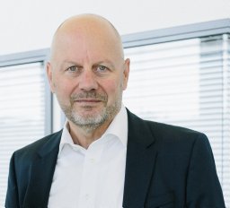 Bernhard Schwetzler