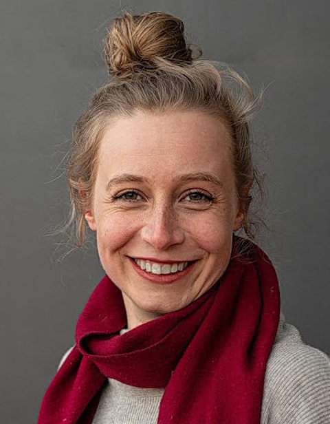 Zoë Holmes