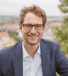 Andreas B Schmidt