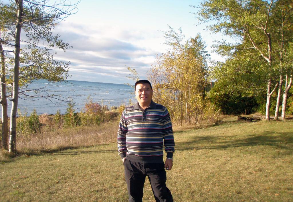 Zhongfa Zhou