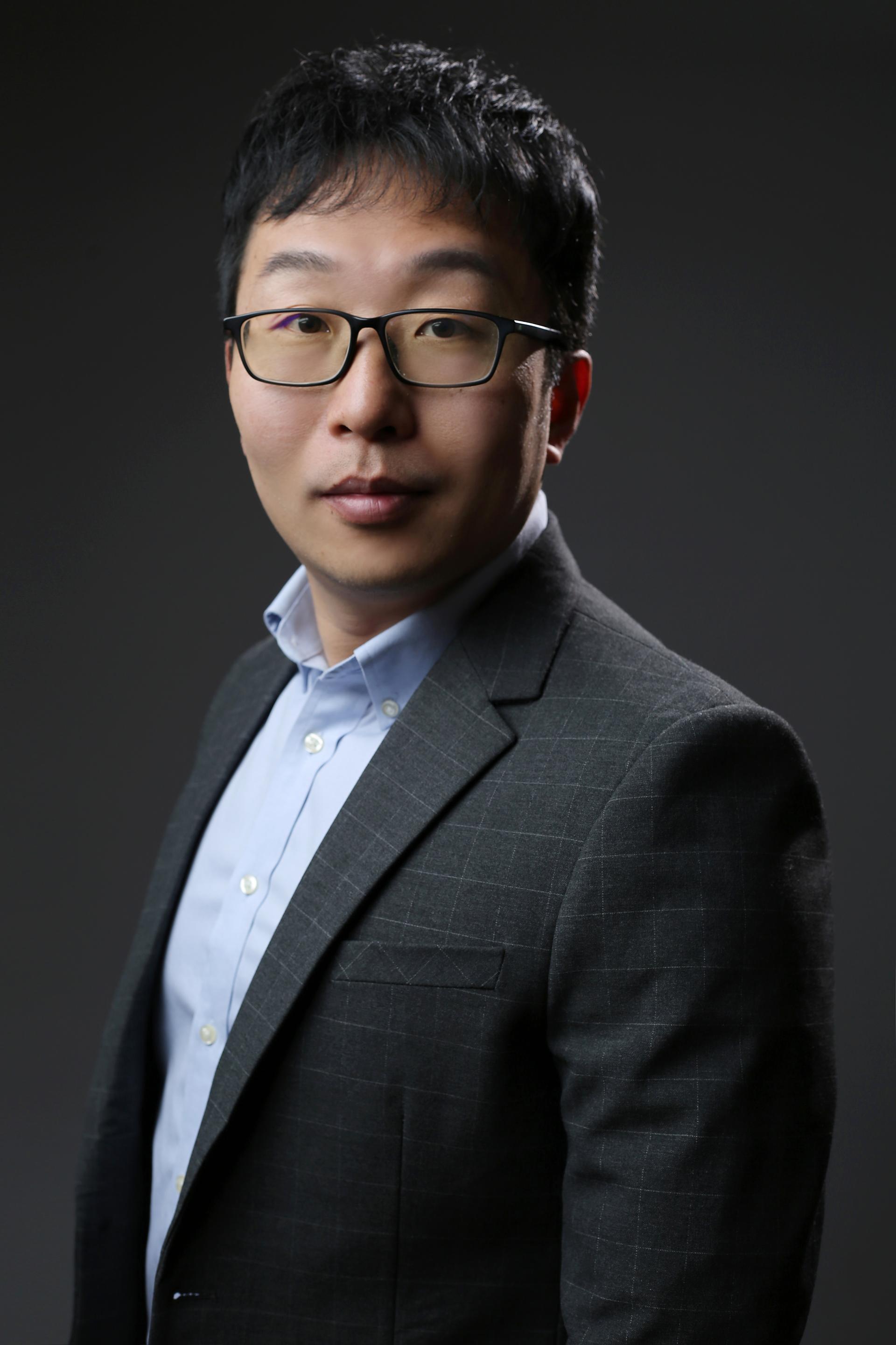 Hongliang Guo